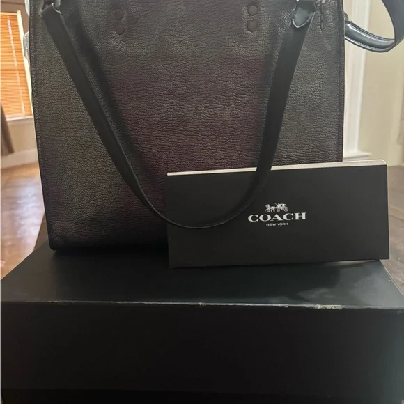 Coach Rouge - Picture 2 of 10